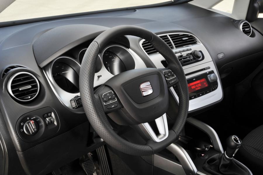  Seat Altea XL 2010 года  (фото 22 из 34)
